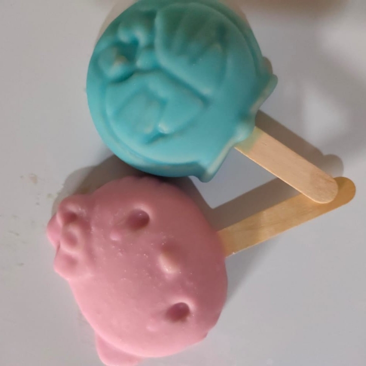 Es Mini Hello Kitty Atau Doraemon