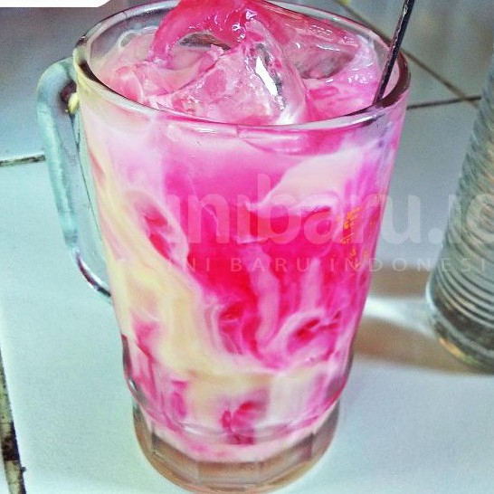 Sirup Merah Campur Susu Es