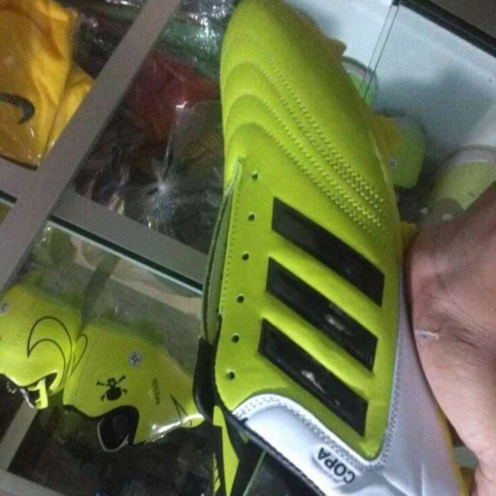 Sepatu Bola
