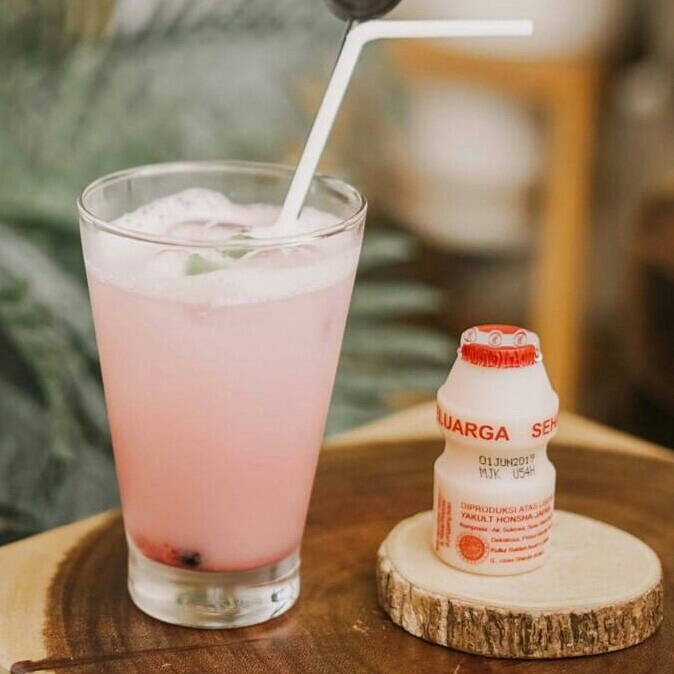 Strawberry  Summer Yakult