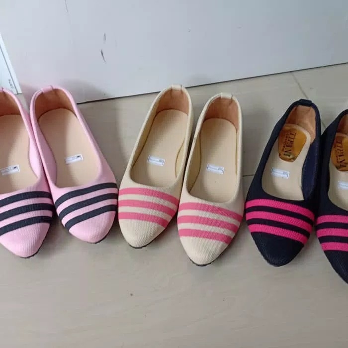 Flatshoes Adell 3 Strip Hitam Merah 3