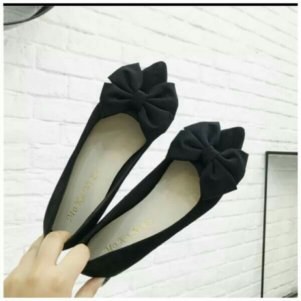 Flatshoes Hitam