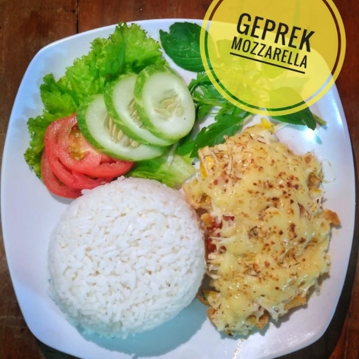 GEPREK UNGKEP MOZARELLA PLUS NASI