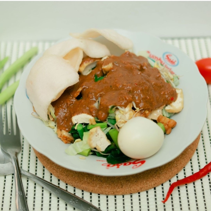 Gado Gado Lontong Dan Telur