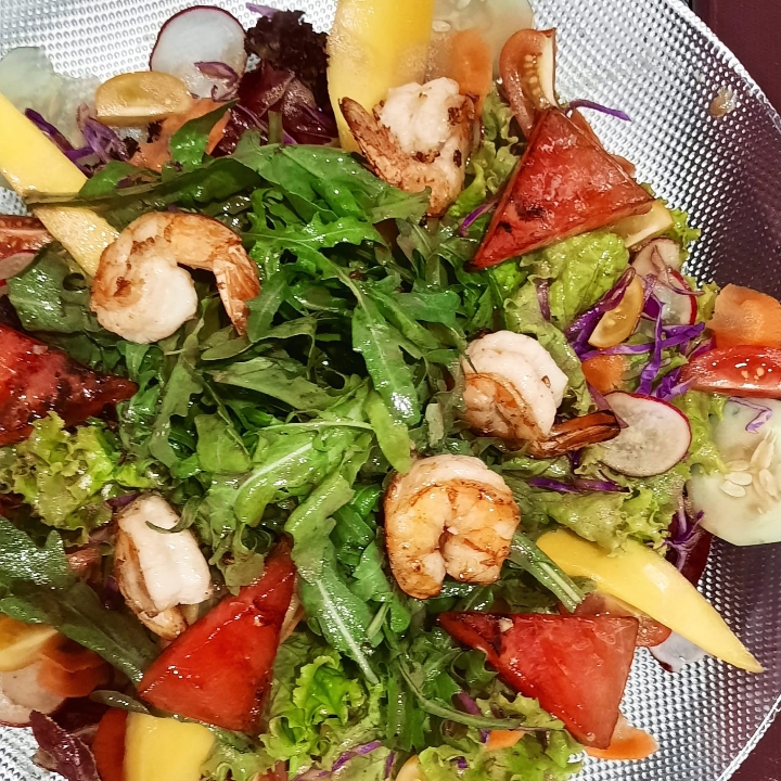 Garden Salads Garlic Shrimps 
