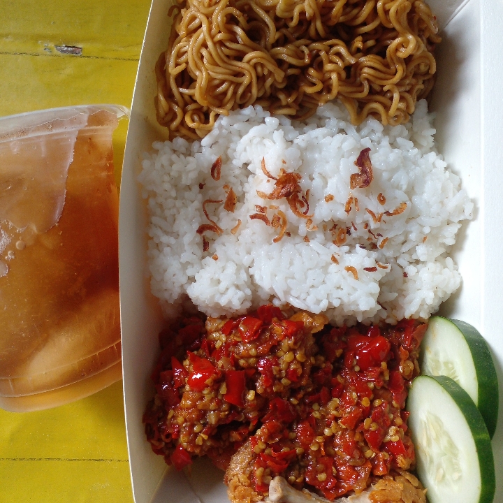 Geprek Dada Mie Goreng Nasi Free Es Teh