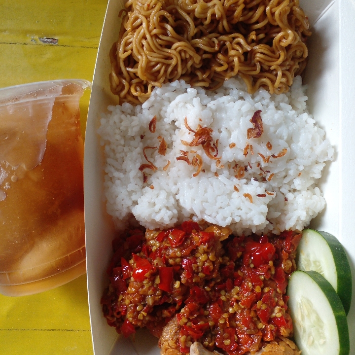 Geprek Paha Mie Goreng Nasi Free Es Teh