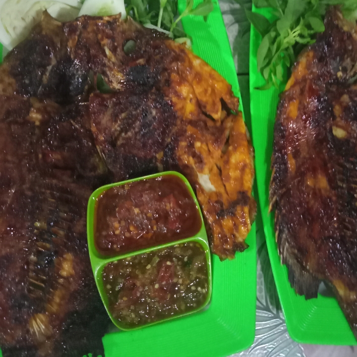 Gurame Bakar Pakai Nasi