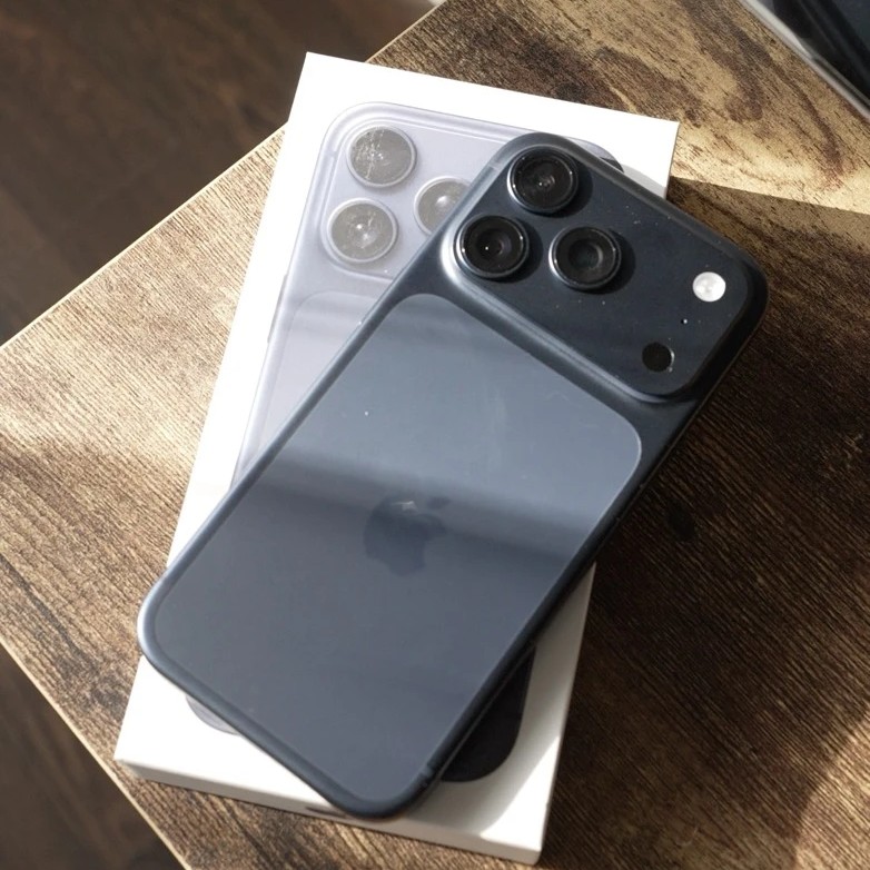 I PHONE 17 PRO 256GB 2