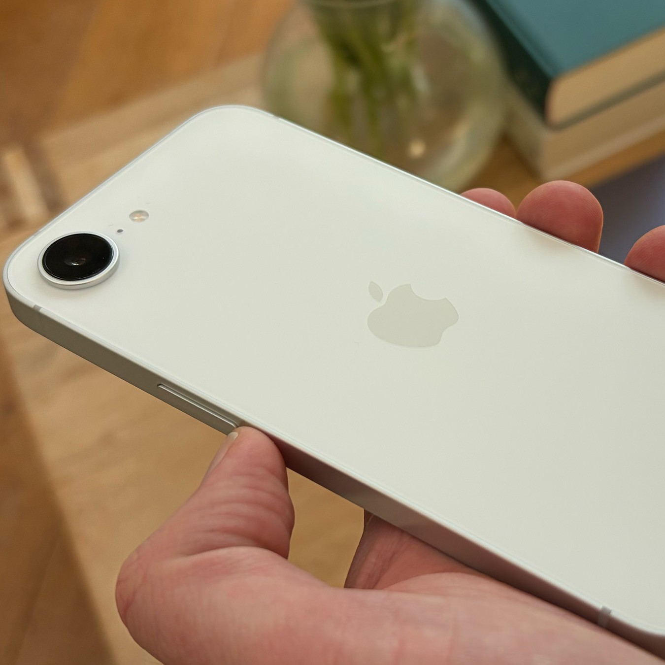 I PHONE 17E 256GB 4