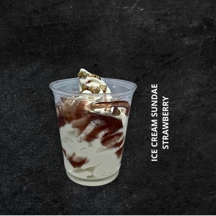 Ice Cream Sundae Strawberry 