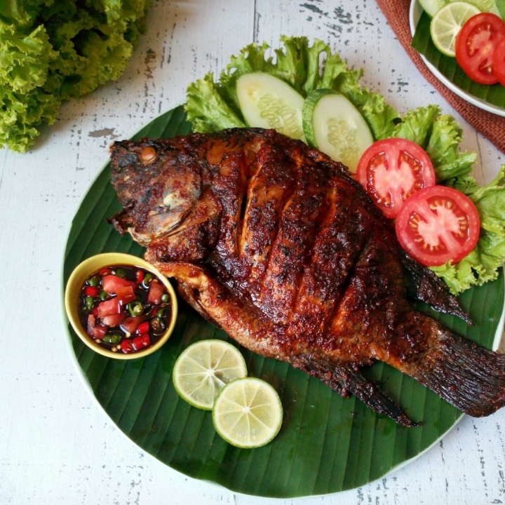 Ikan Bakar 3