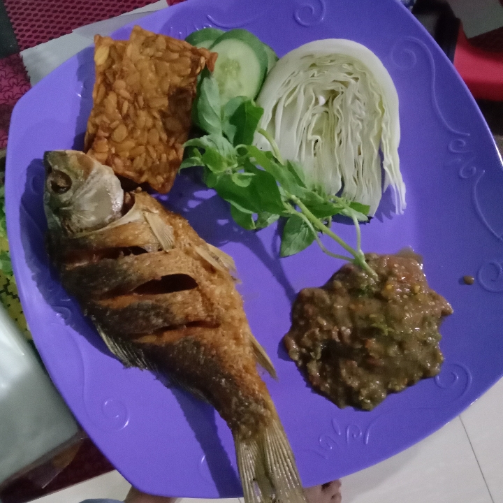 Ikan Mas Goreng Dengan Nasi