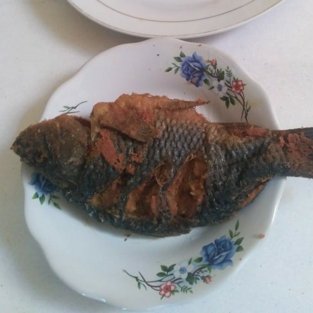 Ikan Mas Plus Lalap Sambal