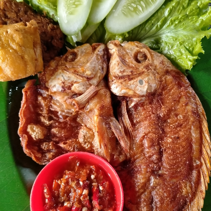 Ikan Nila Goreng L Tahu Tempe Lalapan Sambel