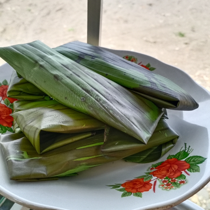 Ikan Pepes Pakai Nasi Dan Sayur