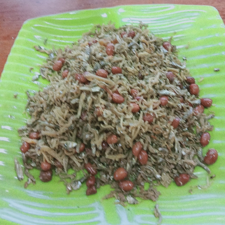 Ikan Teri Main Bola