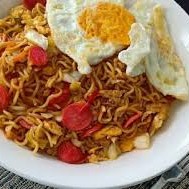 Indomie Toping Telur Dan Sosis