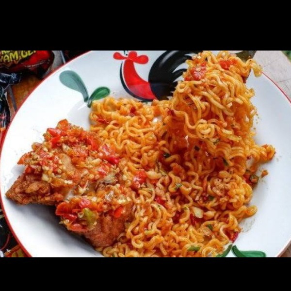 Indomie goreng Ayam geprek