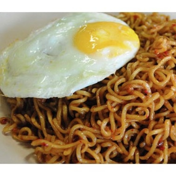 Indomie goreng dengan Telur