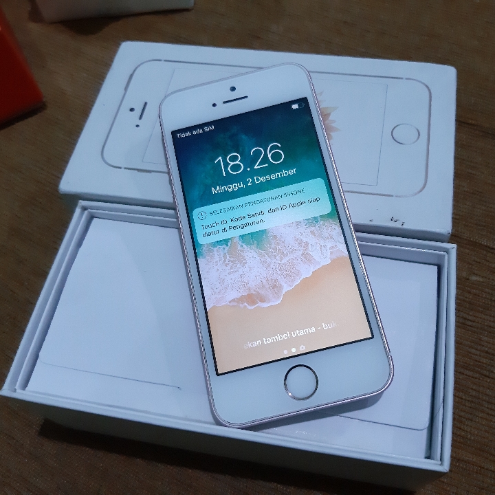 Iphone SE 16 GB rose gold Fullset