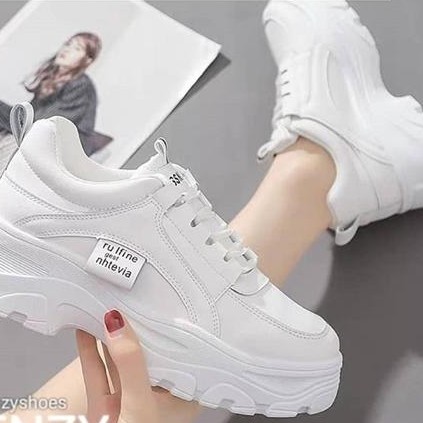 Izzy Sneakers