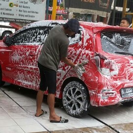 JASA CUCI BODI DAN KOLONG  VACUM MERK SEMUA JENIS MOBIL PER UNIT