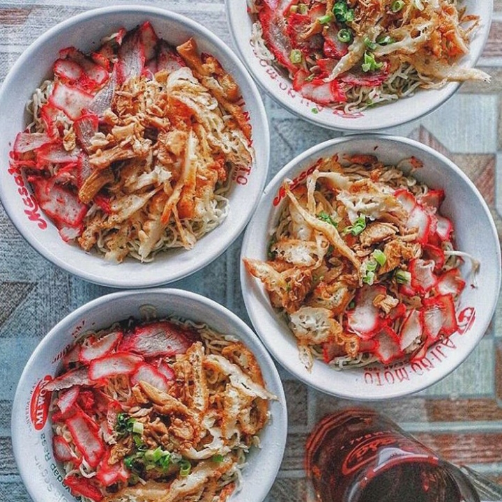 Jam Mie Non Halal