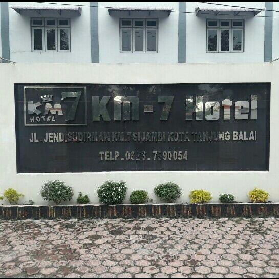 KM 7 Hotel
