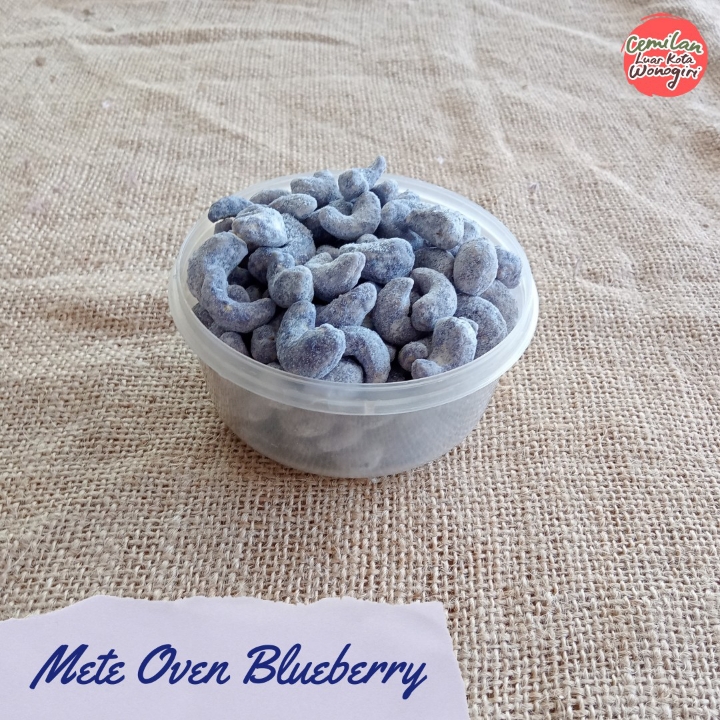 Kacang Mete Blueberry