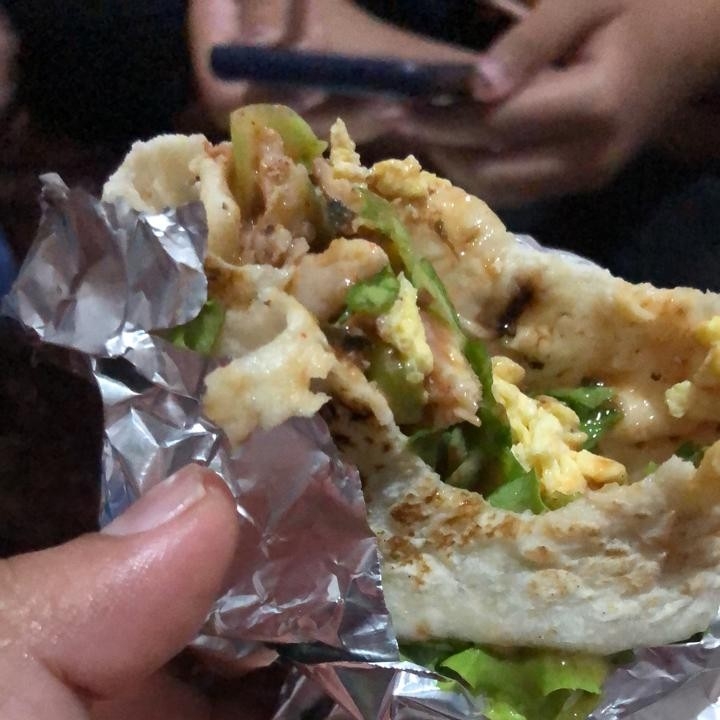 Kebab Sapi Topping Telur Keju Tortilla Goreng