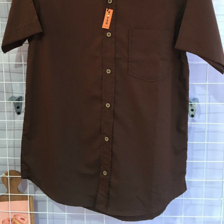 Kemeja Cowok Polos Coklat Pendek 2
