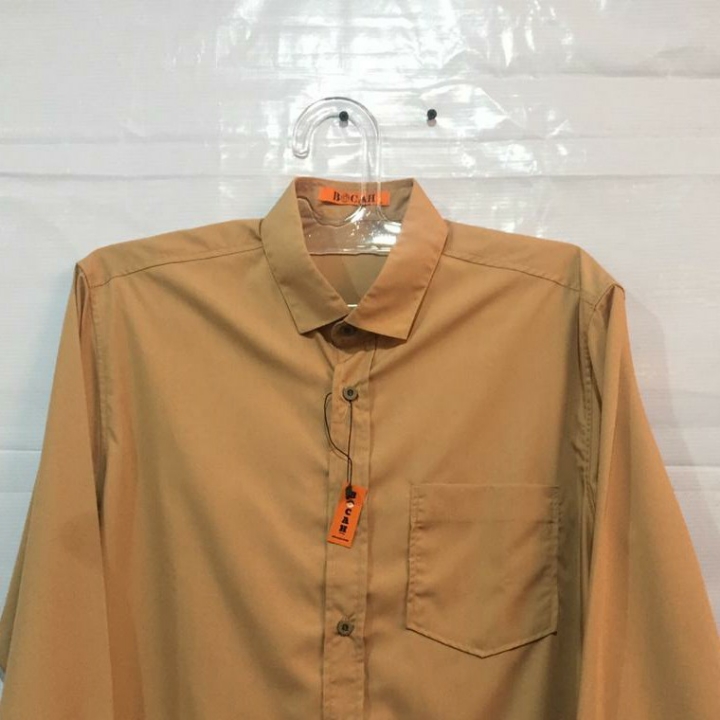 Kemeja Cowok Polos Coklat Susu Panjang