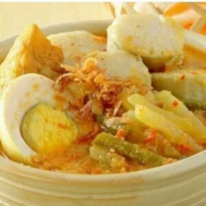 Ketupat Sayur Kare plus Telor