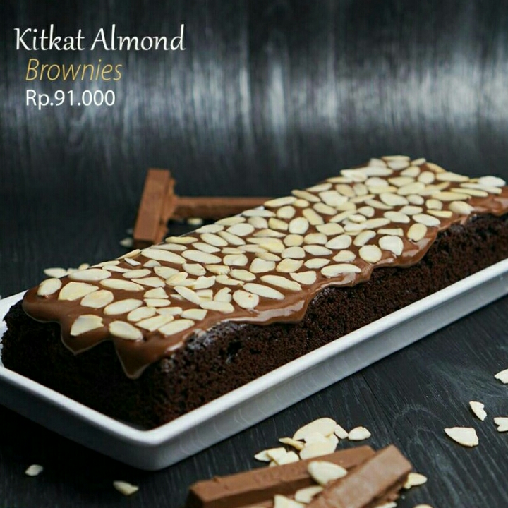 Kitkat Almond Brownies