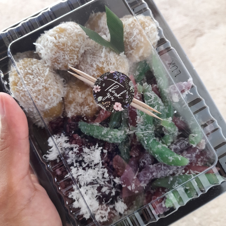 Klepon mix Jadah Ketan Hitam Cenil