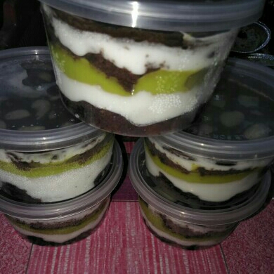 Kue BROWKAT Brownie Whip Cream Alpukat