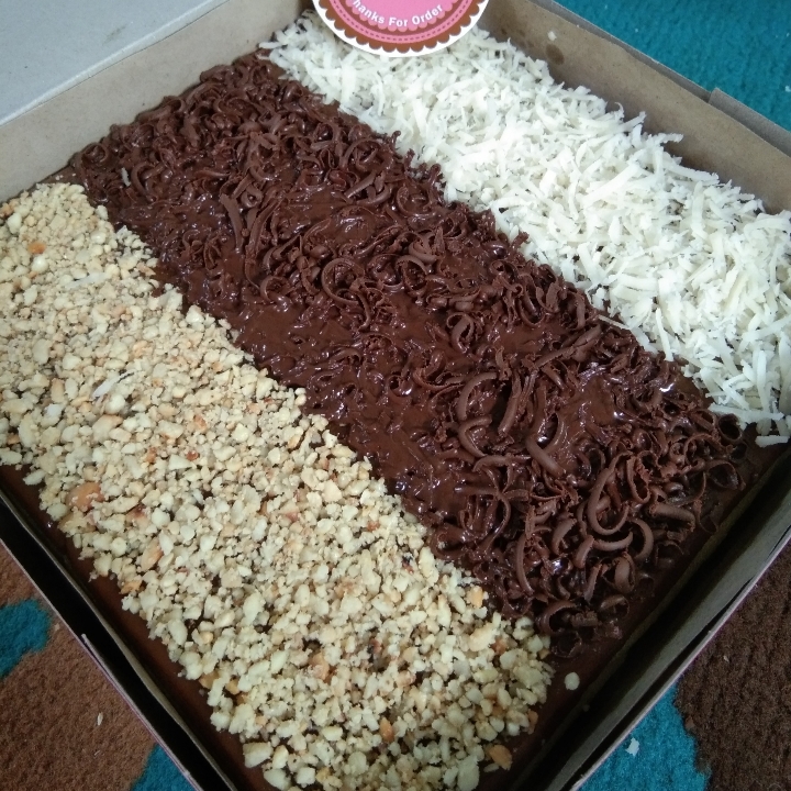 Kue Bolu Jungkir Balik 3 Toping