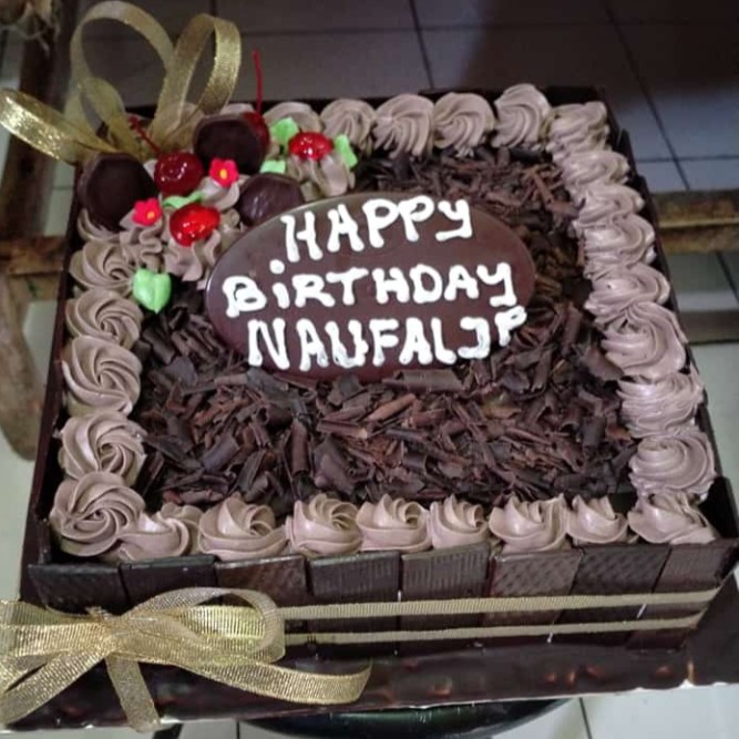 Kue Ulang Full Coklat Blok