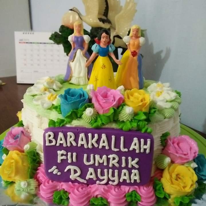 Kue Ulang Tahun Plus Hiasan