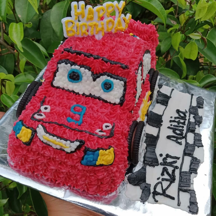 Kue Ultah Karakter Medium