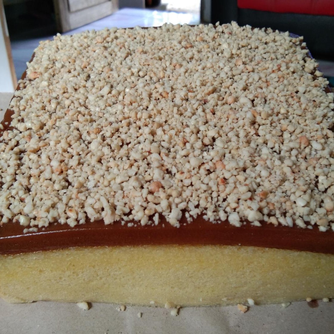 Kue bolu jungkir balik toping kacang