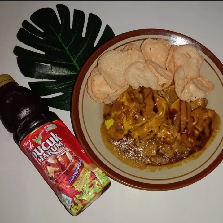 Kupat Tahu Singaparna Dan Teh Pucuk