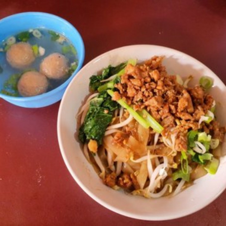 Kwetiau Ayam bakso