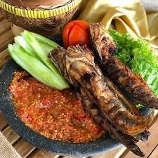 LELE LALAPAN DAN NASI