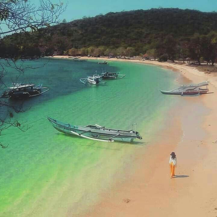 LOMBOK TRIP EXPLORE LOMBOK PINK BEACH