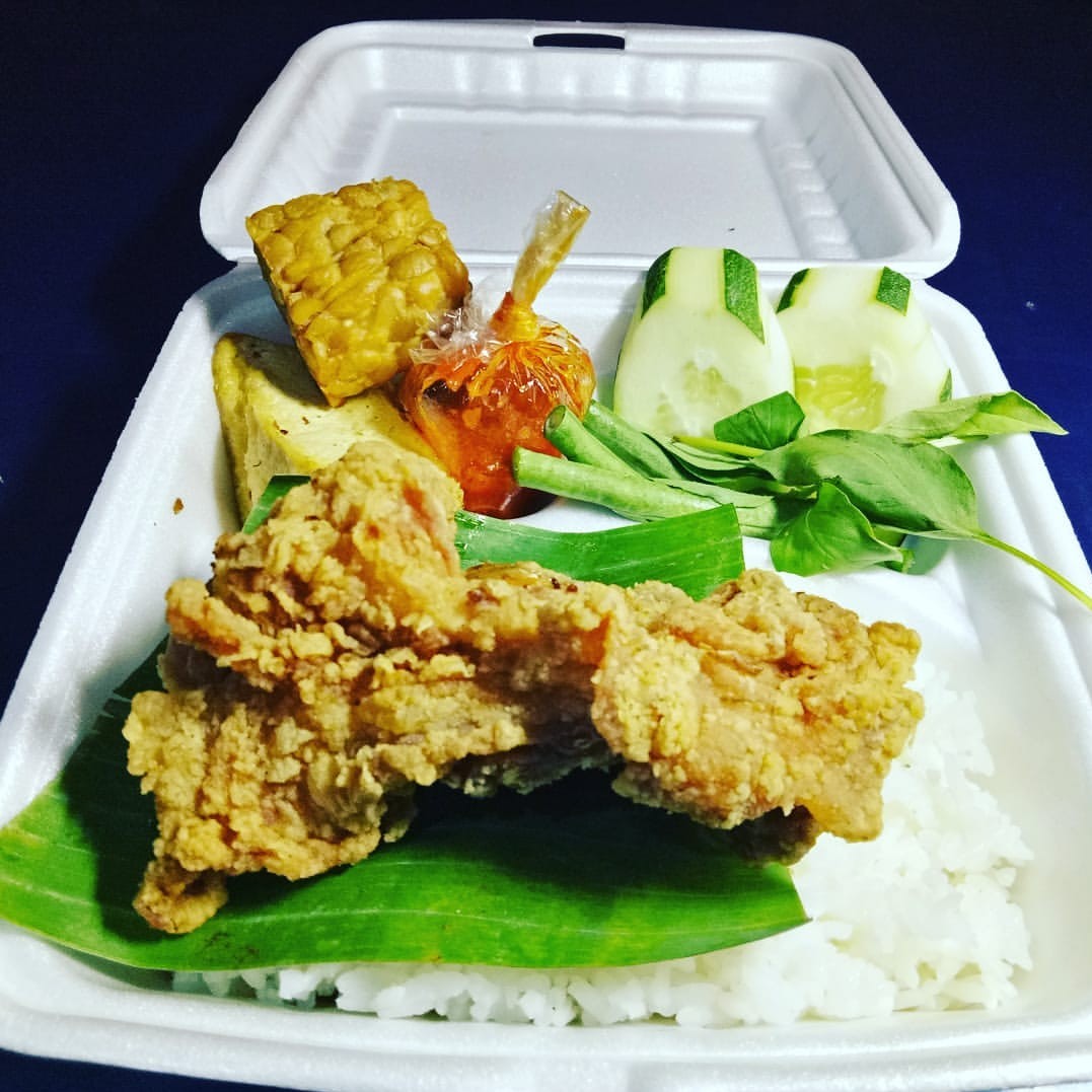 Lalapan Ayam Crispy Kebalen