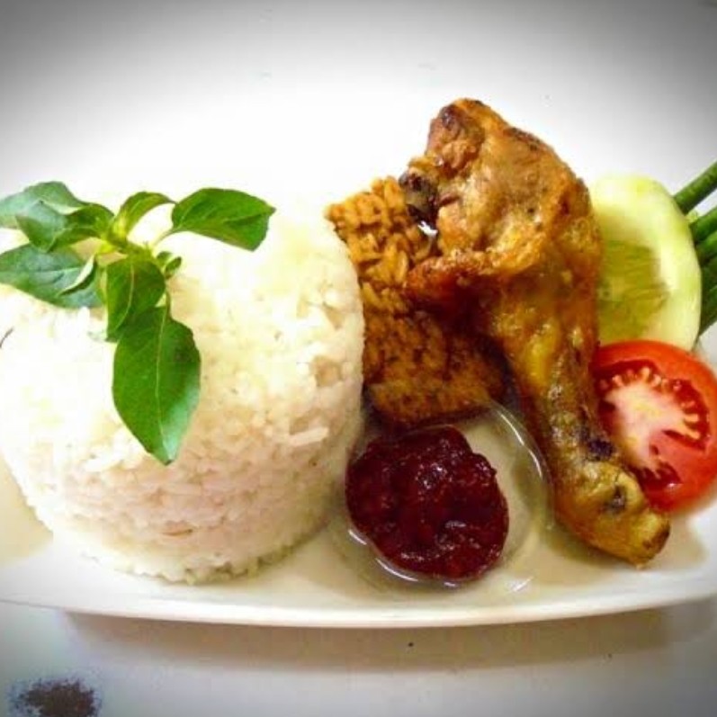 Lalapan Ayam Goreng