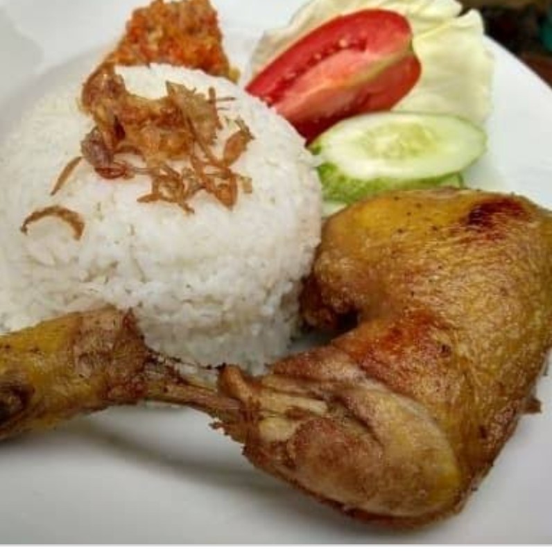 Lalapan Ayam Goreng Potong