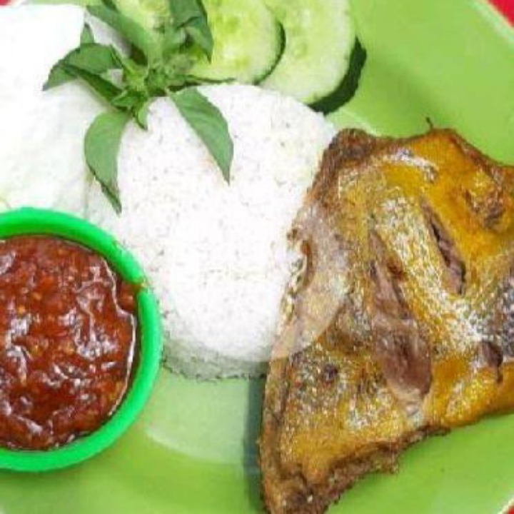 Lalapan Ayam Kampung 